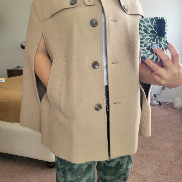 Beautiful Wool & Alpaca Cape - Picture 5 of 8